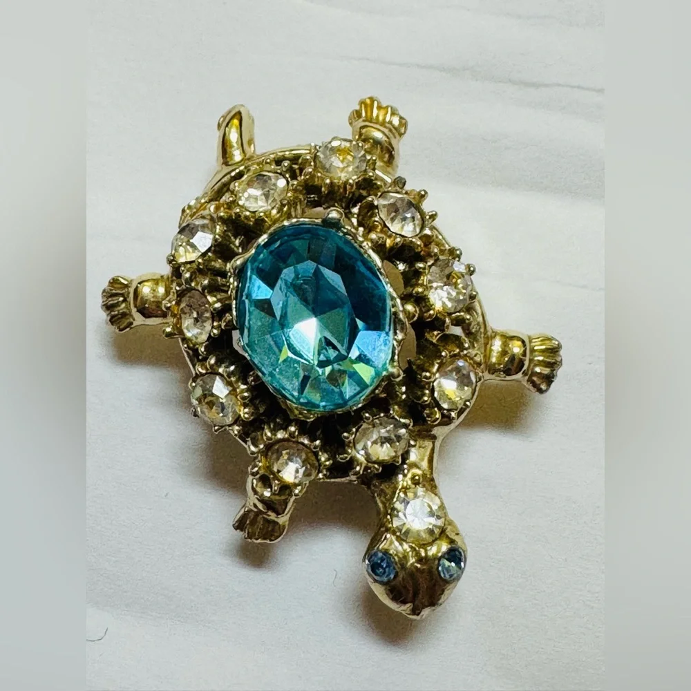 Turtle Rhinestone Brooch - Picture 2 of 3